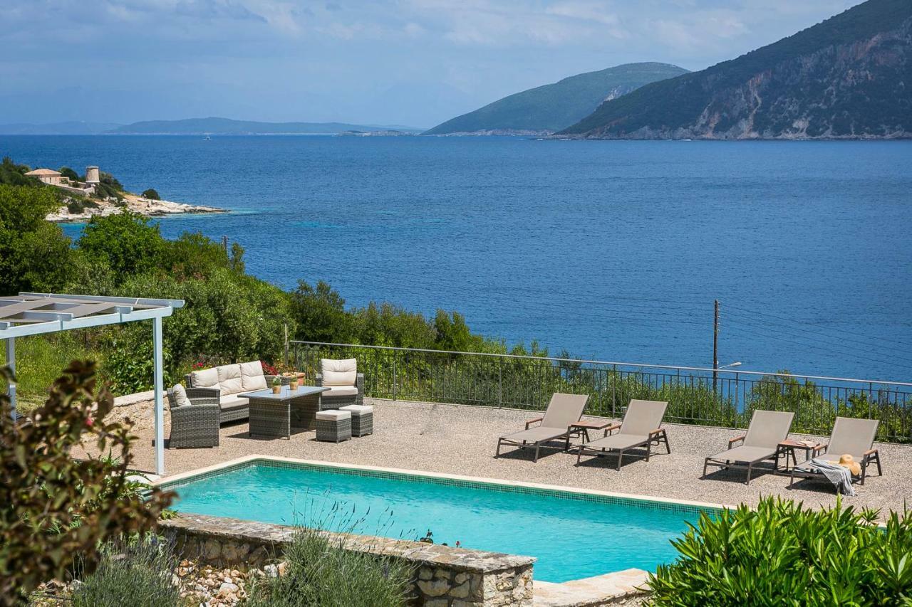 Martini Waterfront Suites Fiskardo Exterior foto
