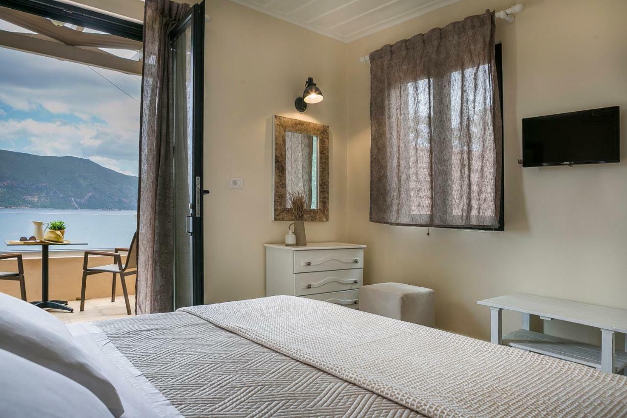 Martini Waterfront Suites Fiskardo Exterior foto